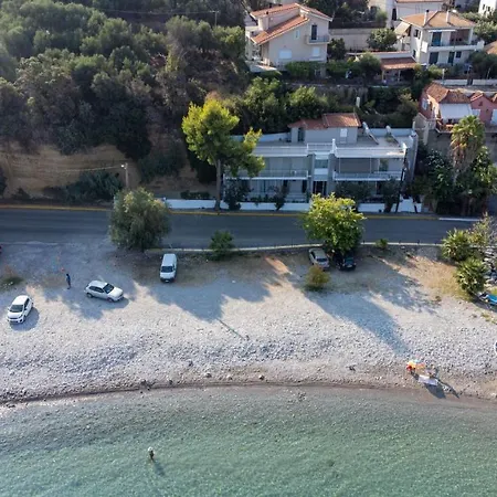Kamari Apartments Seafront Kalamata Exterior photo