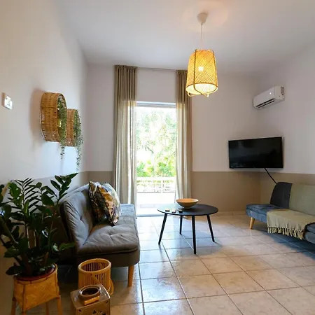 Kamari Apartments Seafront Kalamata Exterior photo