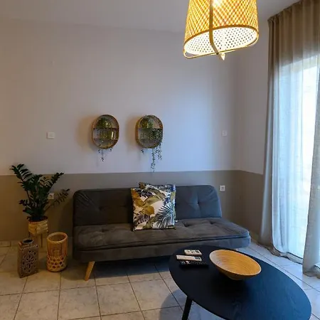 Kamari Apartments Seafront Kalamata Exterior photo