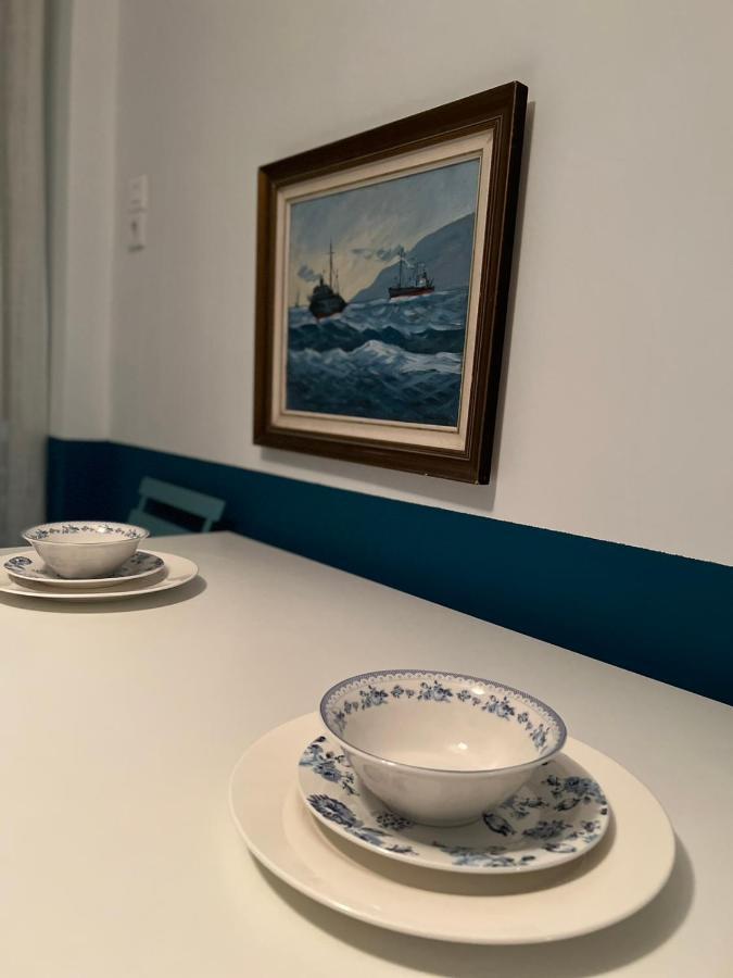 Kamari Seafront Apartment