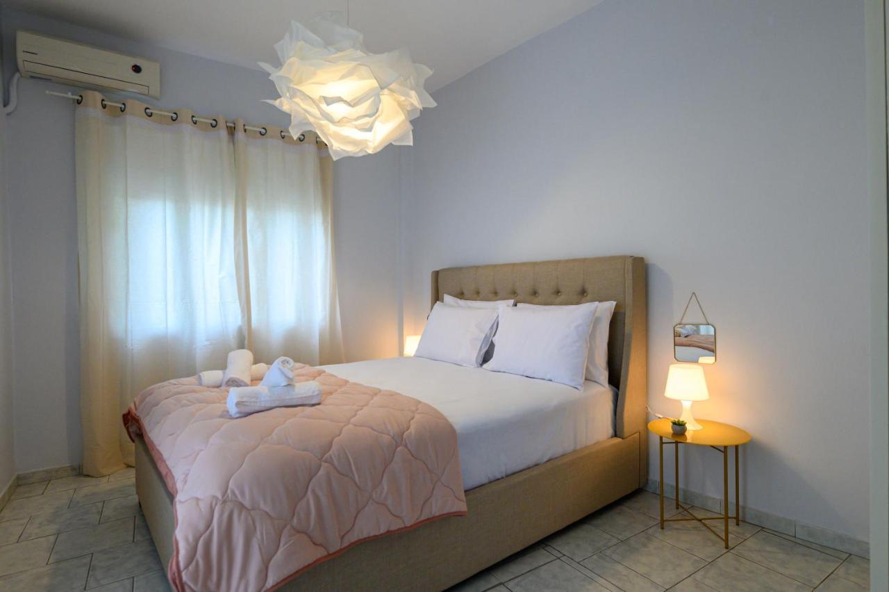 Kamari Seafront Apartment *