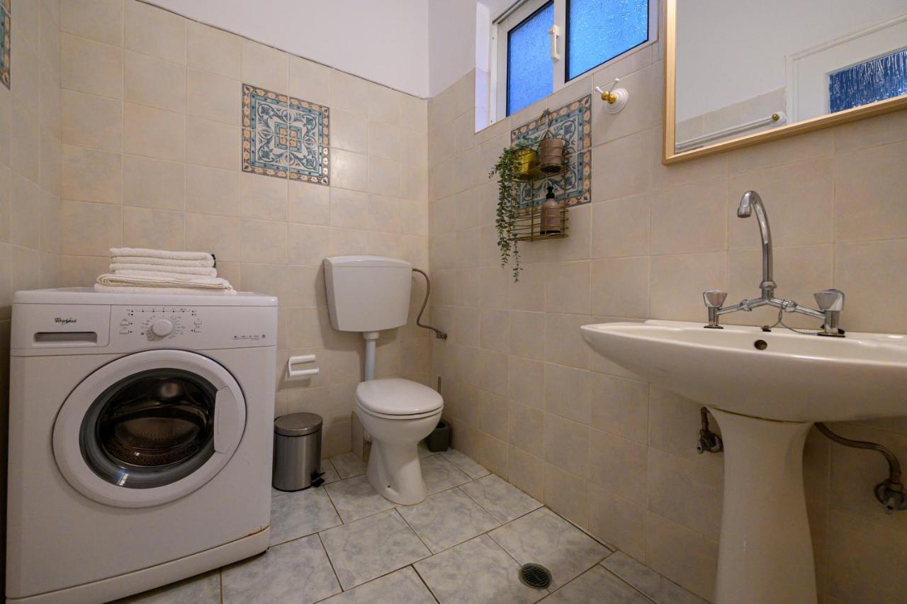 Kamari Seafront Apartment *